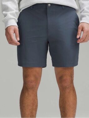 LULULEMON men’s size 40 Commission shorts